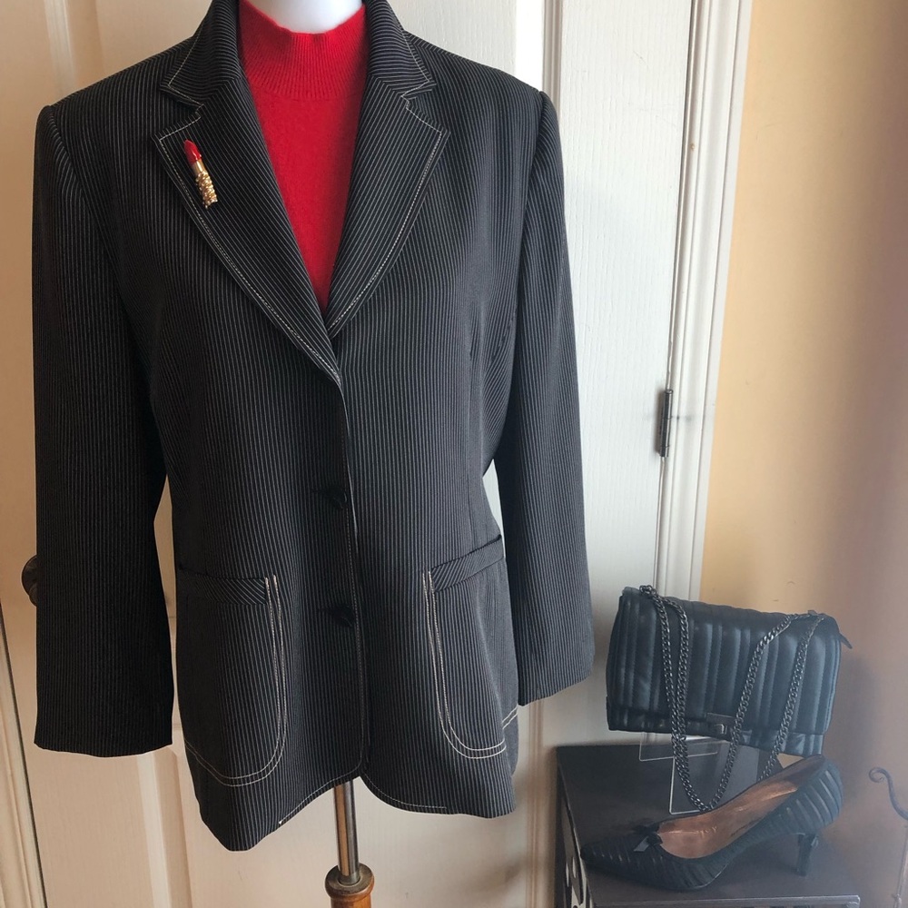 Vintage Tailored Black Pinstripe Blazer with Contrast Stitching